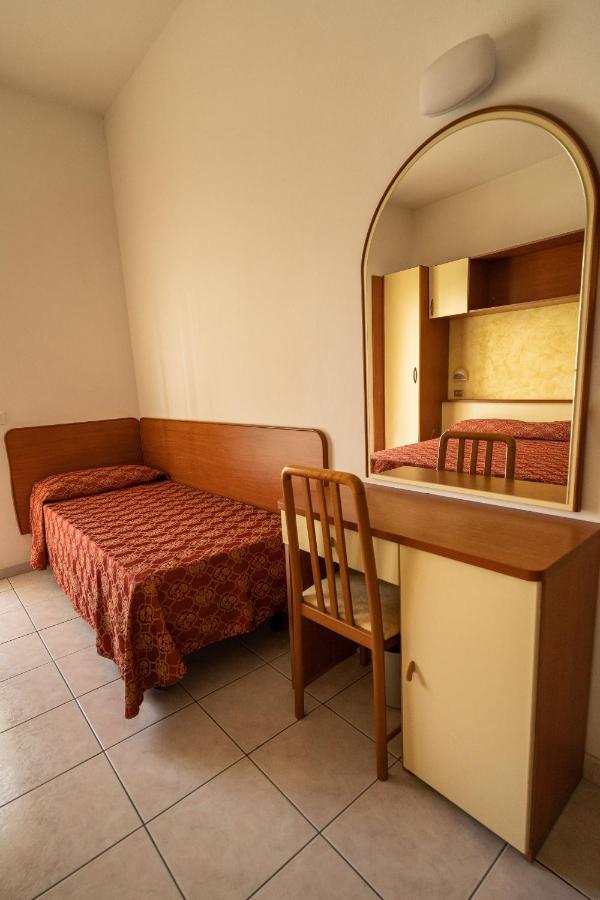 Hotel Zanella Cervia Exterior foto