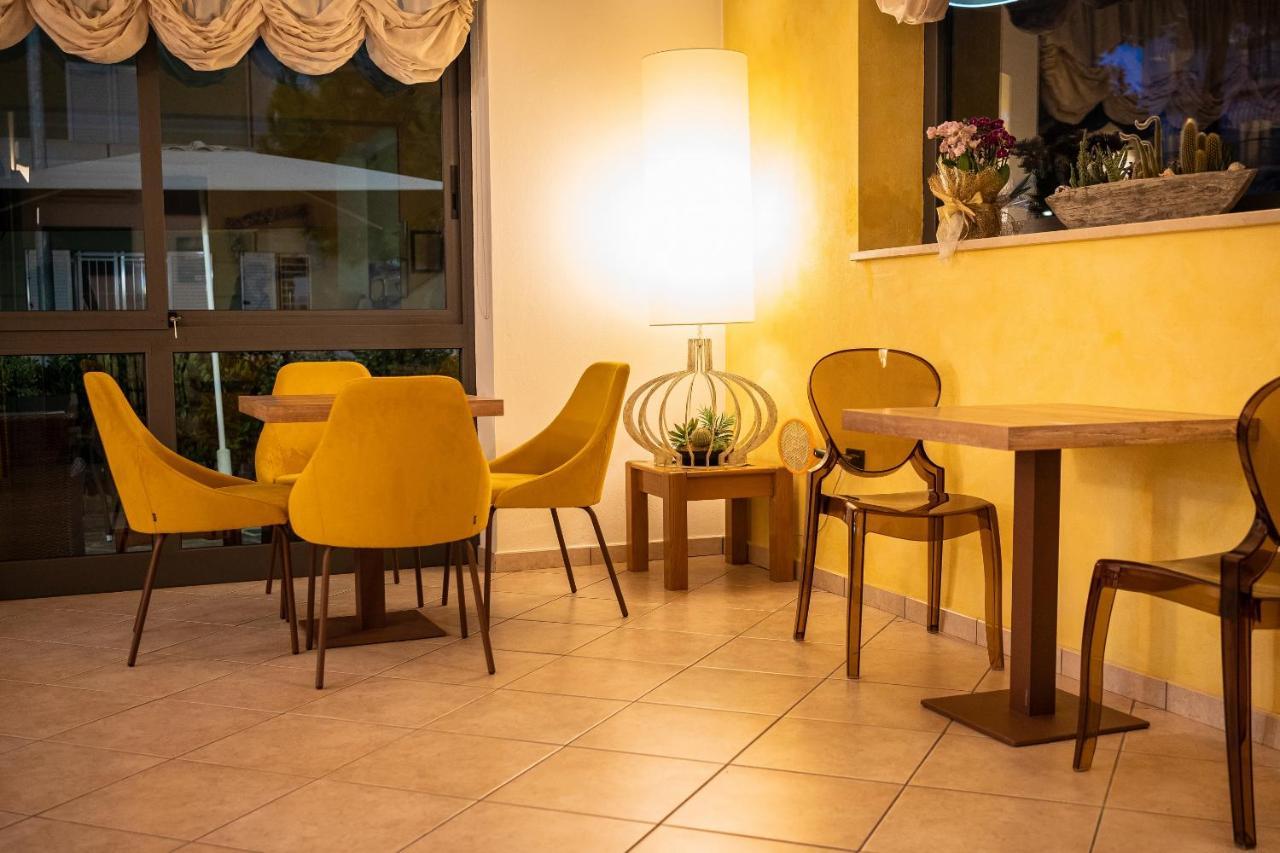 Hotel Zanella Cervia Exterior foto